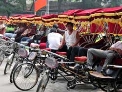 Rickshaws esperando clientes